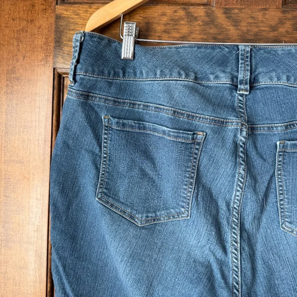 Torrid Medium Rinse Denim 5-Pocket Look Jegging Size 18R
